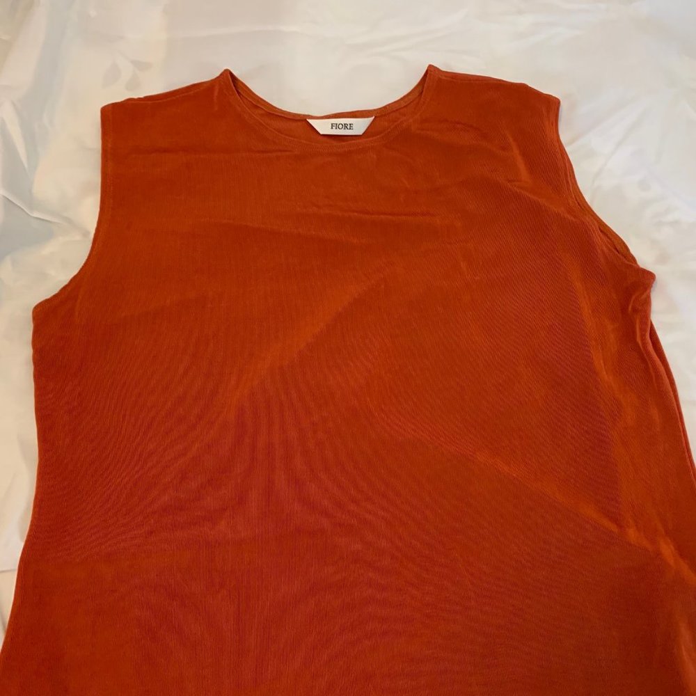 Fiore Rust Colored Ribbed Sleeveless Shell - Picture 4 of 9